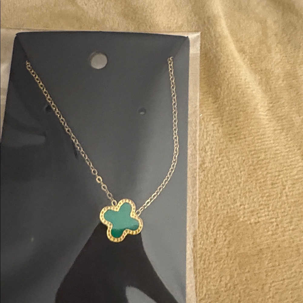 Elegant Gold Pendant Necklace Set - Clover (select 1) - Picture 7 of 8